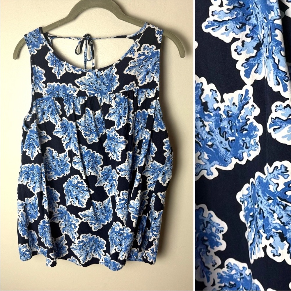 Crown & Ivy Sleeveless Blouse Size Large Top Floral Blue White Coral Print